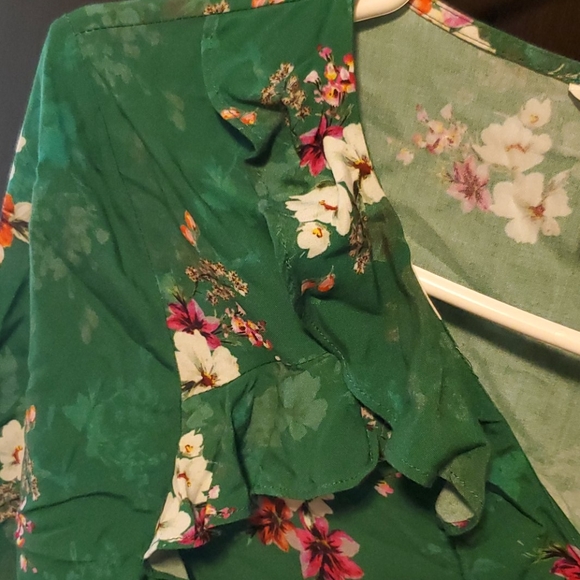 Beautiful wrap blouse - Picture 4 of 5